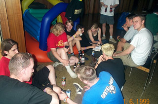 Haujobb and friends have taken over the huepfburg.