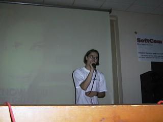 Poti singing (?) "She loves me" by the Beatles.

