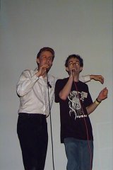 Poti and Zix while singing "Poti hat euch lieb".
